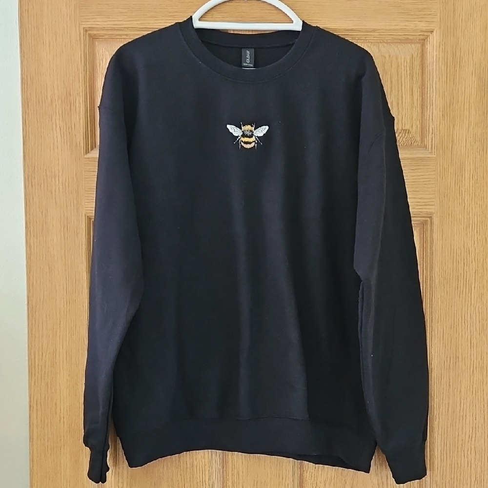 Bumble Bee Embroidered Gilden Heavyweight Crew Neck Sweatshirt Sz. L